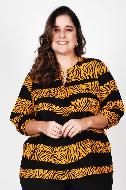 Blusa estampada com recorte plus size preto