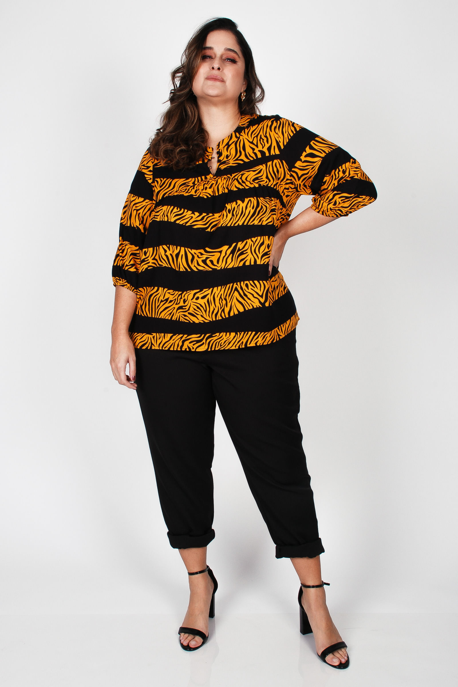 BLUSA-ESTAMPADA-COM-RECORTE-PLUS-SIZE_0026_2