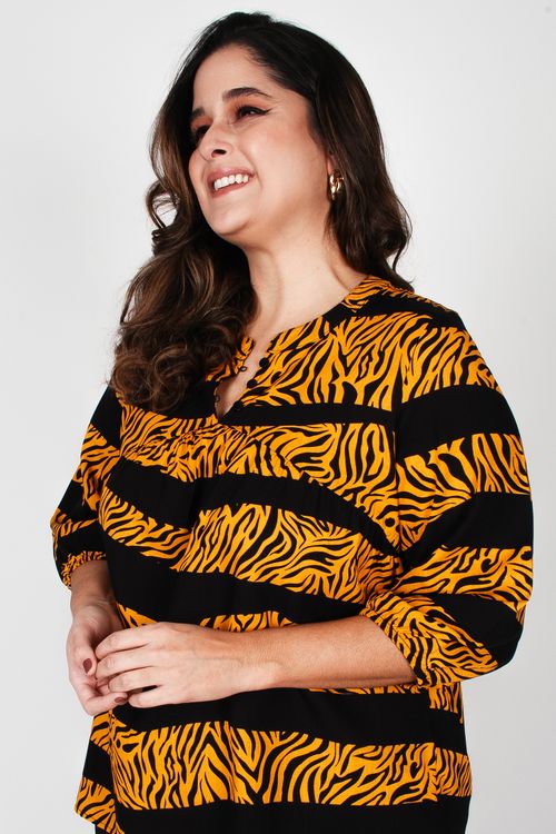Blusa estampada com recorte plus size preto