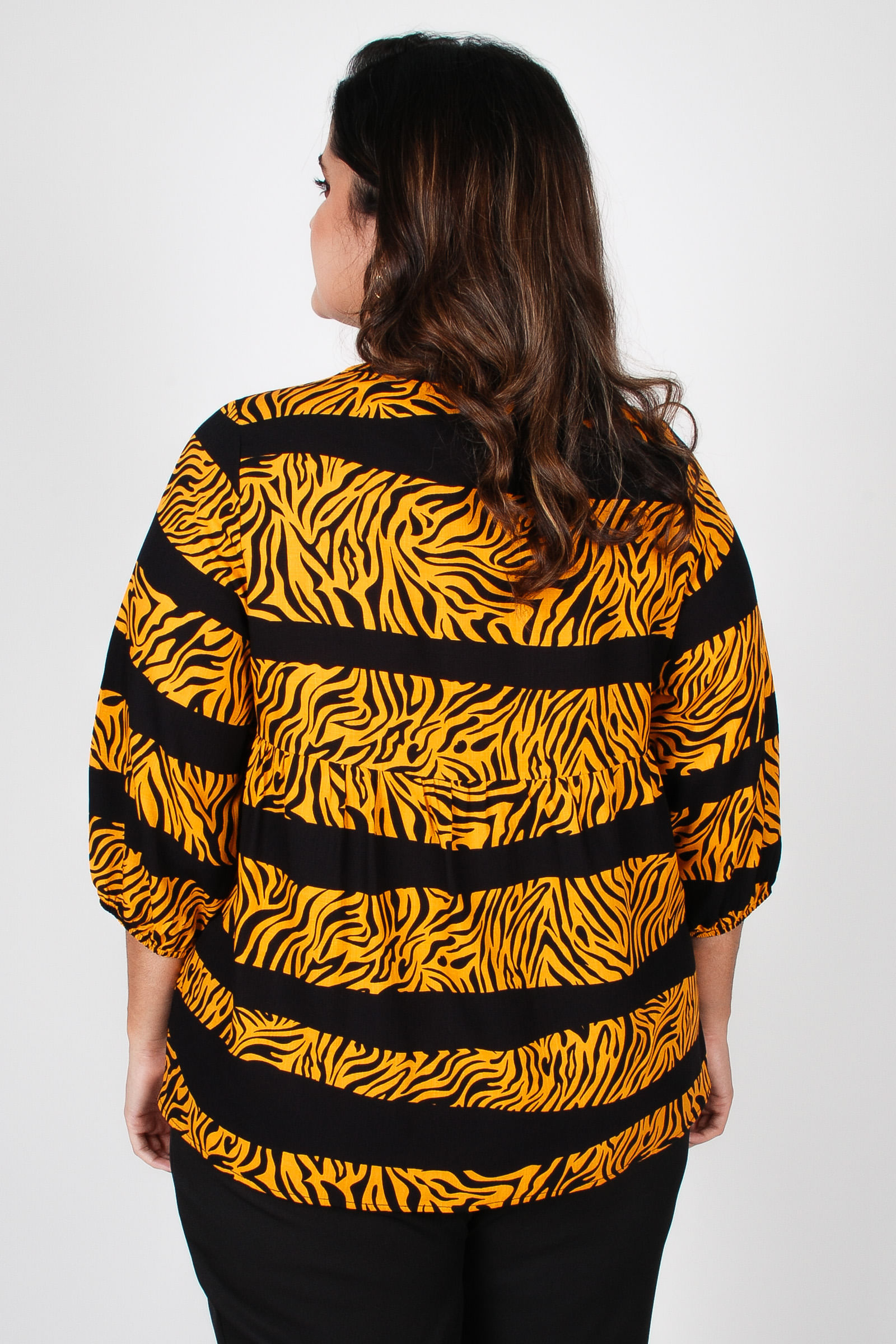 BLUSA-ESTAMPADA-COM-RECORTE-PLUS-SIZE_0026_4