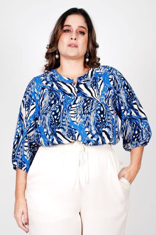 Blusa estampada com recorte plus size azul