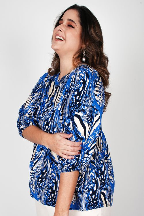 Blusa estampada com recorte plus size azul