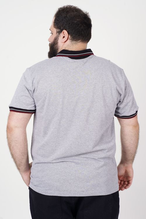 Polo  com frizo na gola e punhos plus size cinza