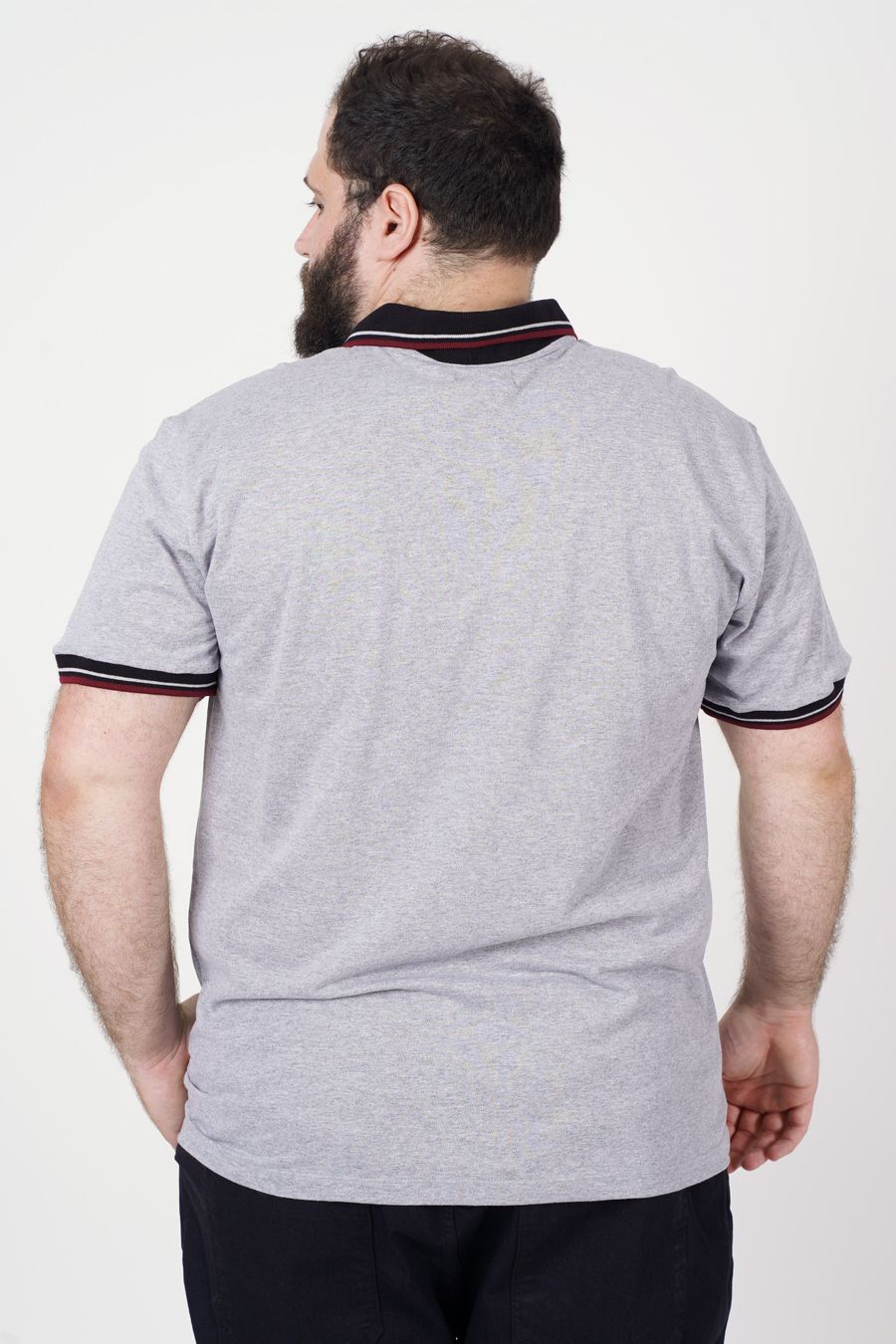 Polo  com frizo na gola e punhos plus size cinza