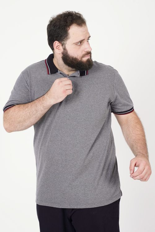 Polo  com frizo na gola e punhos plus size preto