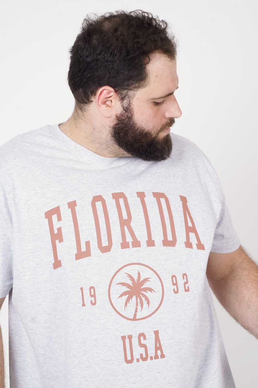 Camiseta manga curta mescla  estampa florida plus size cinza