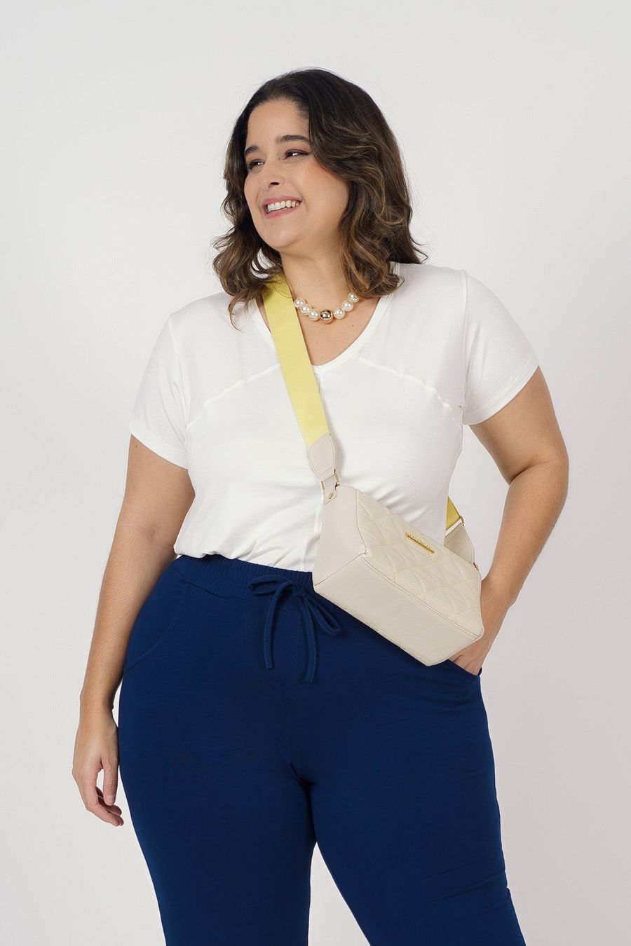 Blusa manga curta com recortes plus size off white