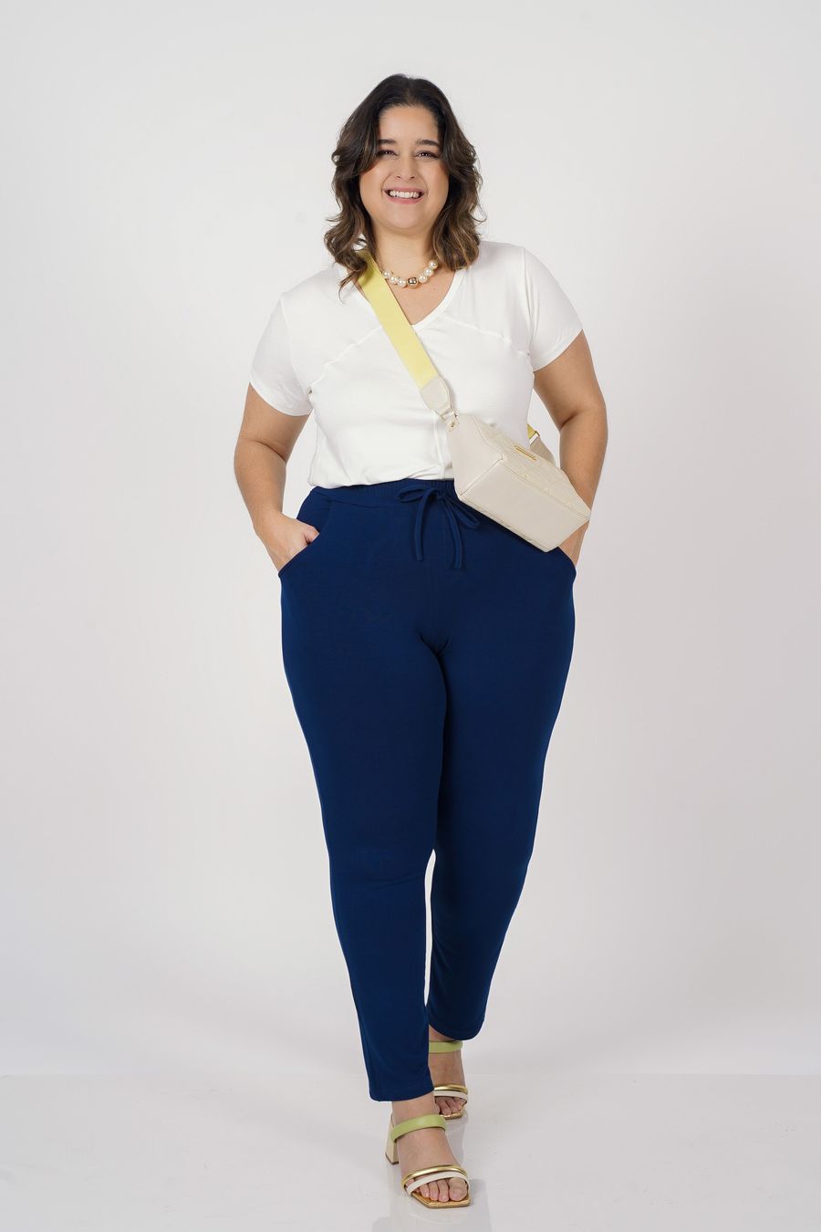 Blusa manga curta com recortes plus size off white