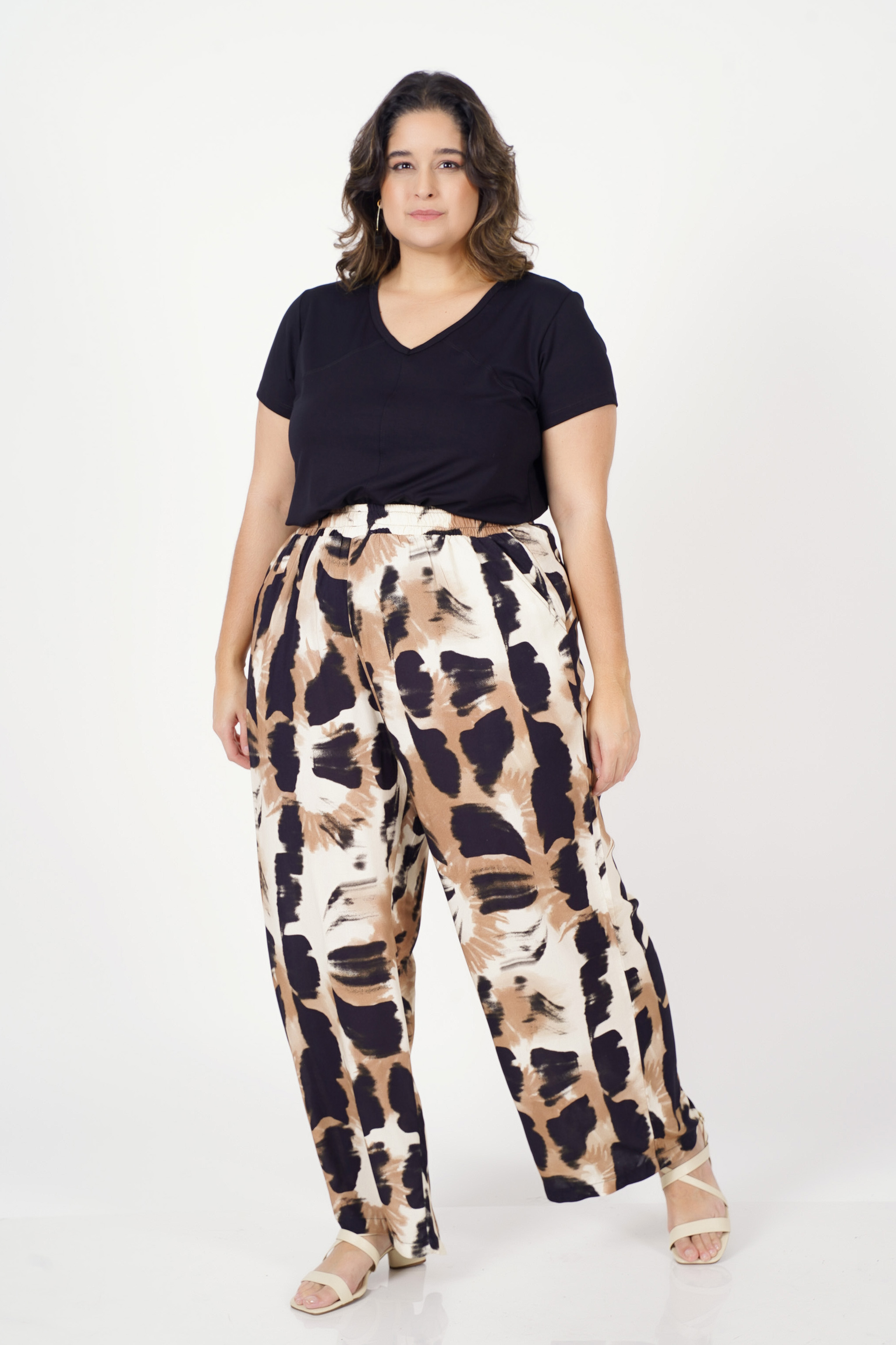 Blusa-manga-curta-com-recortes-plus-size