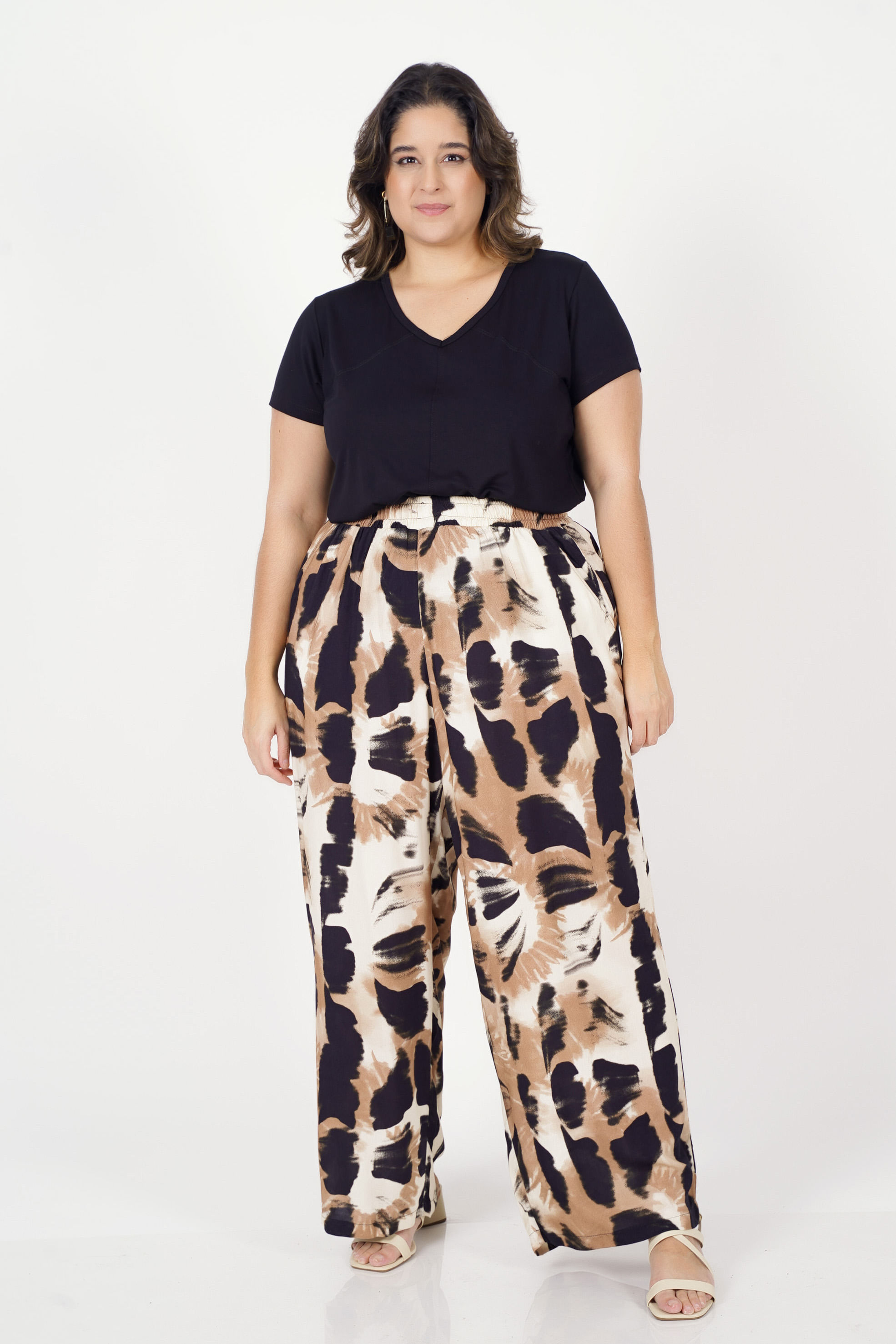 Blusa-manga-curta-com-recortes-plus-size