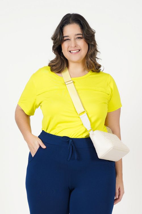 Blusa manga curta com detalhe na frente plus size amarelo