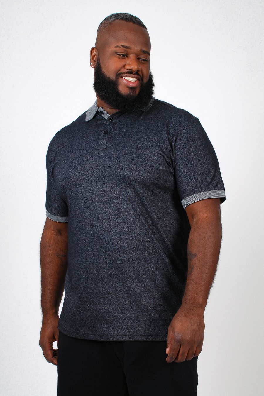 Camiseta polo manga curta mesclada plus size preto
