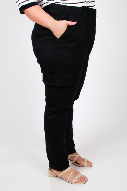 Calça de sarja cargo plus size preto