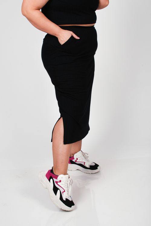 Saia midi plus size preto