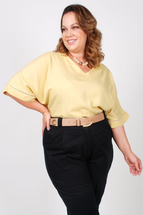 Blusa manga curta com detalhe  plus size amarelo