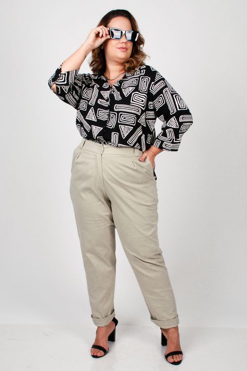 Calça de sarja plus size bege