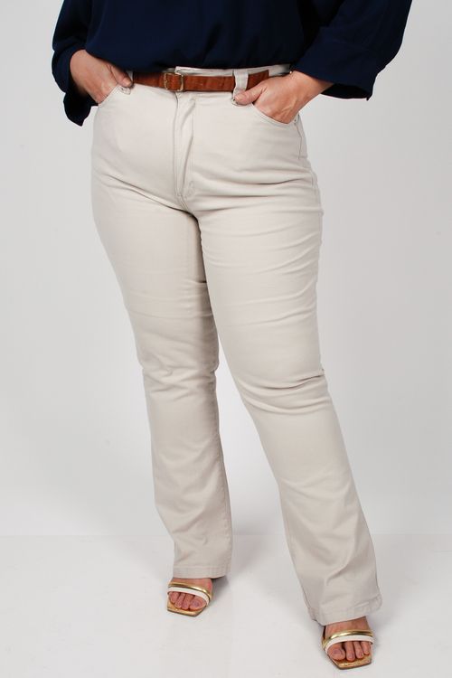 Calça flare em sarja plus size bege