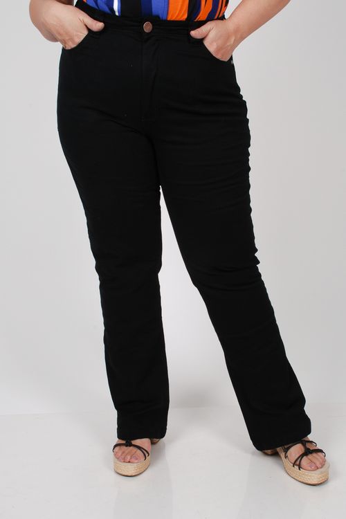 Calça flare em sarja plus size preto