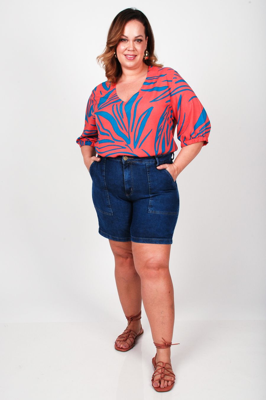 Blusa estampada plus size coral