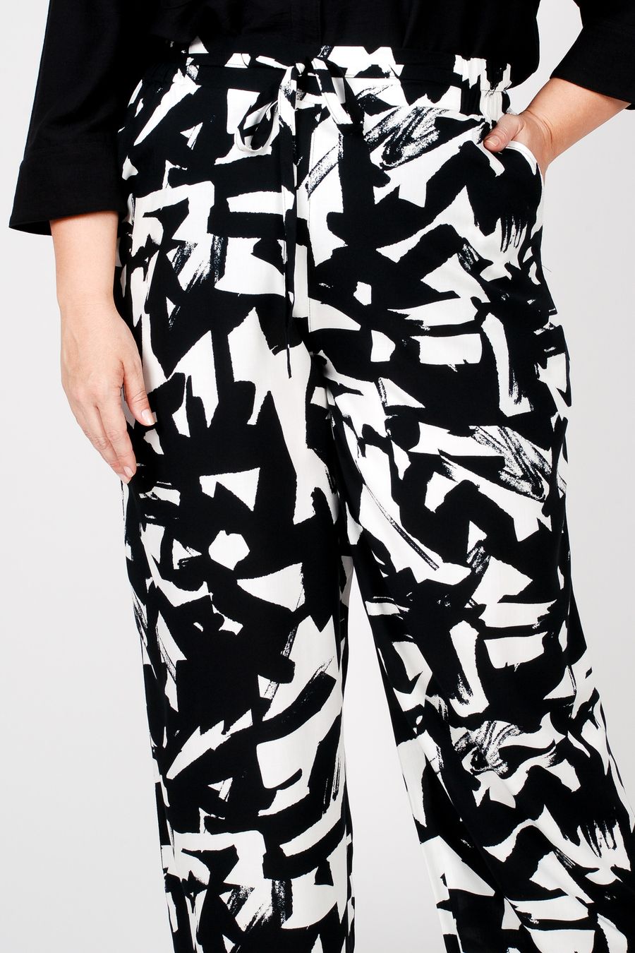 Pantalona em viscose estampada plus size preto