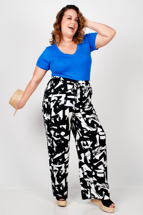 T-shirt básica decote v plus size azul royal