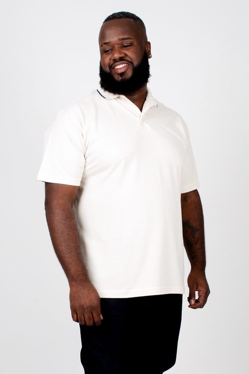 Camiseta polo  com friso na gola plus size bege