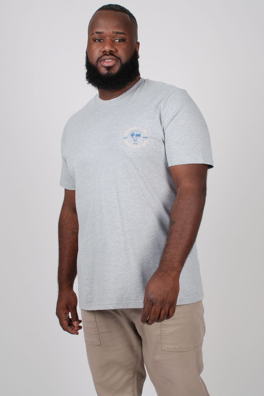 Camiseta com estampa lateral plus size cinza
