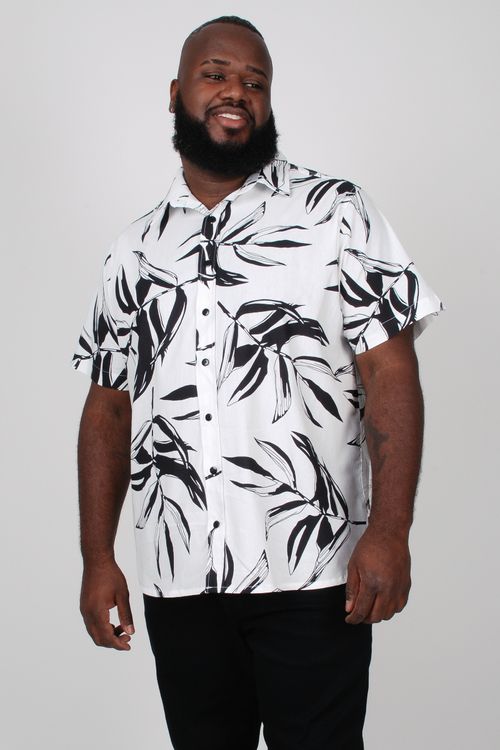 Camisa manga curta estampa folhagem plus size preto