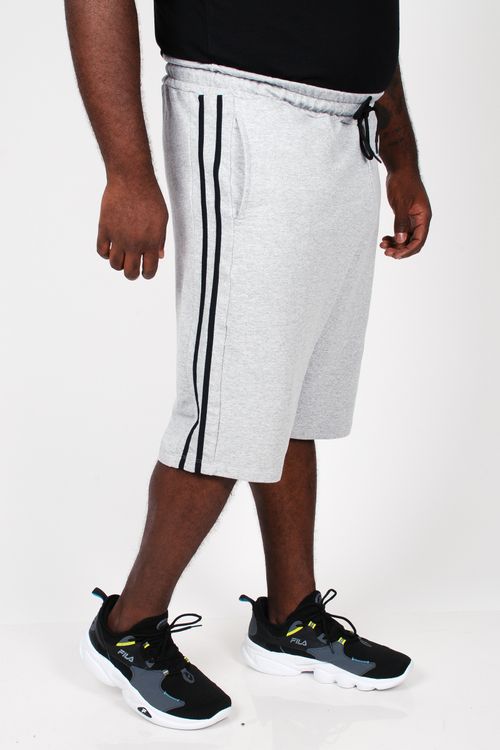 Bermuda com faixas laterais  plus size cinza