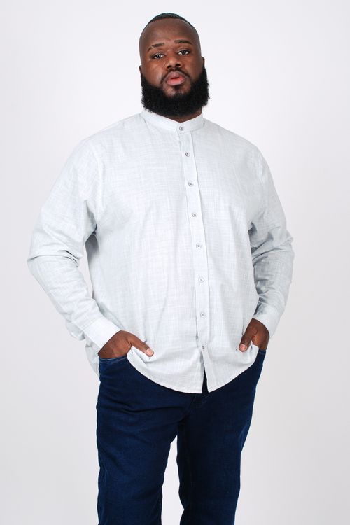 Camisa manga longa com gola padre plus size cinza
