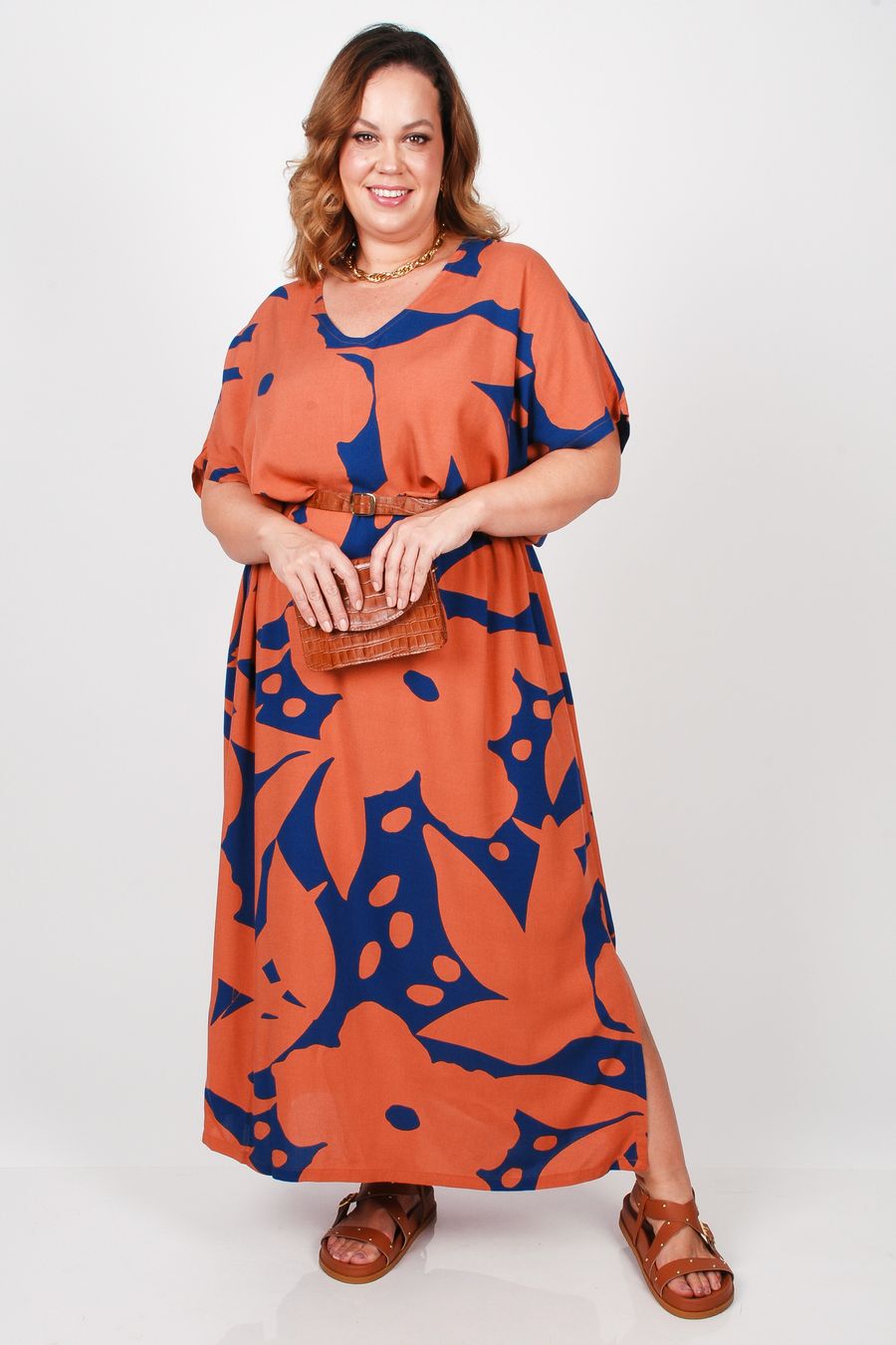 Vestido em viscose estampada plus size azul marinho