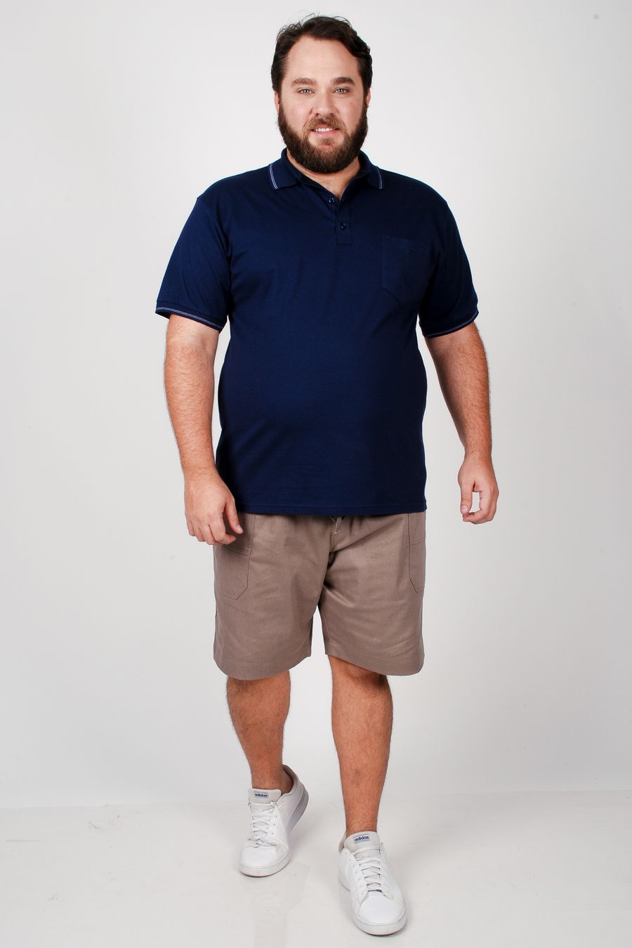 Polo em algodão e friso contrastante plus size azul marinho