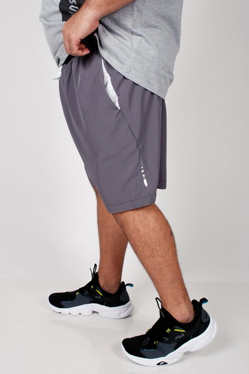 Shorts com detalhe na lateral plus size cinza chumbo