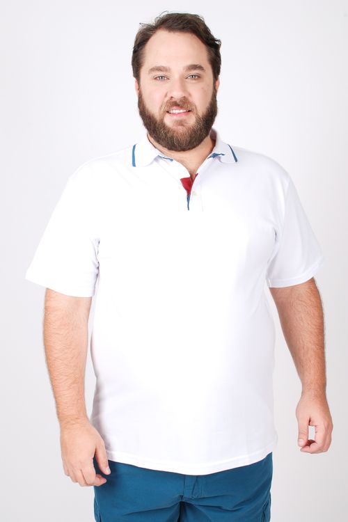 Polo em malha piquet com detalhe na vista interna plus size branco