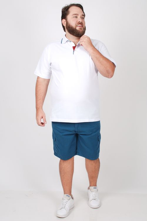 Polo em malha piquet com detalhe na vista interna plus size branco