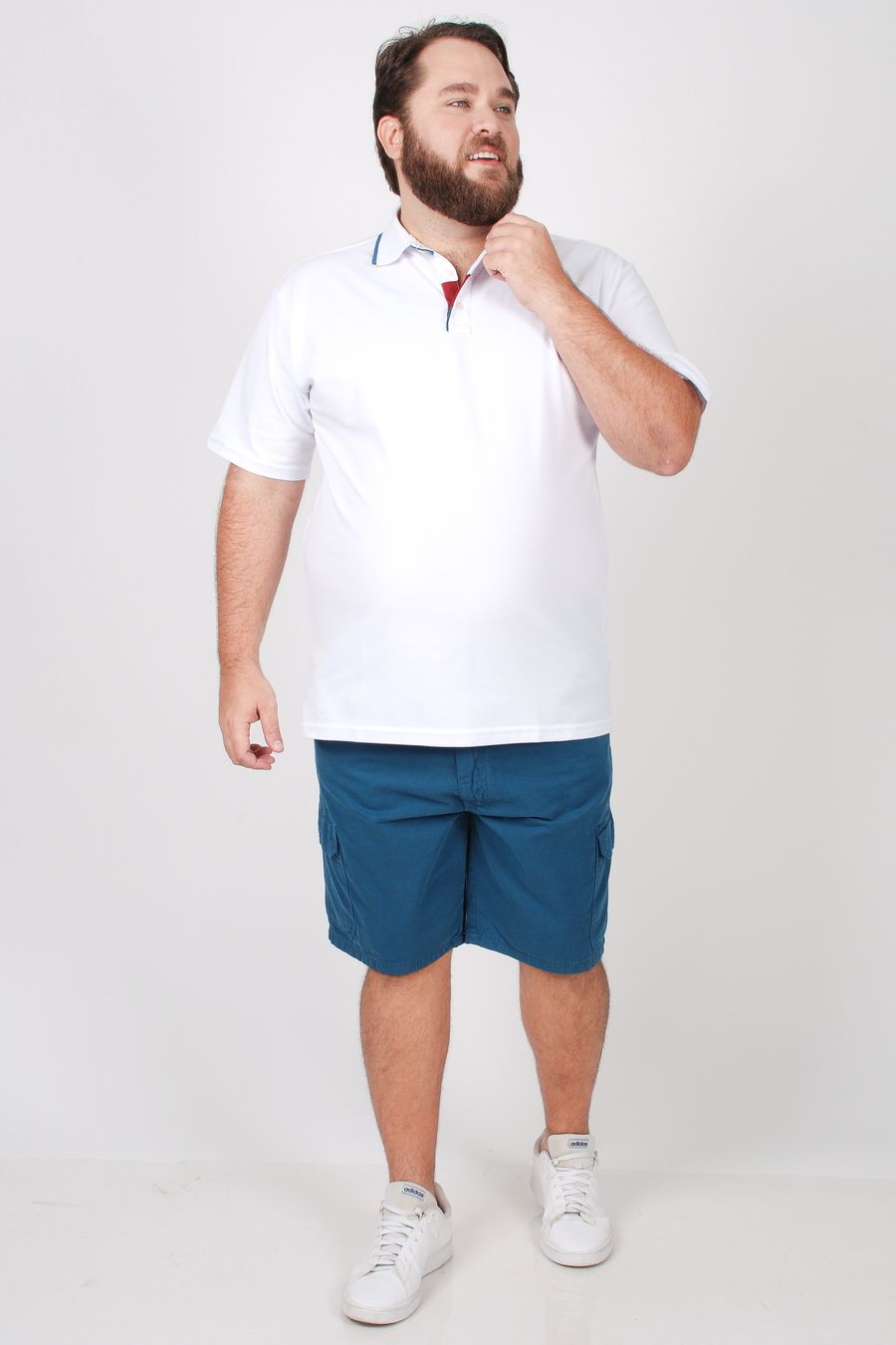 Polo em malha piquet com detalhe na vista interna plus size branco