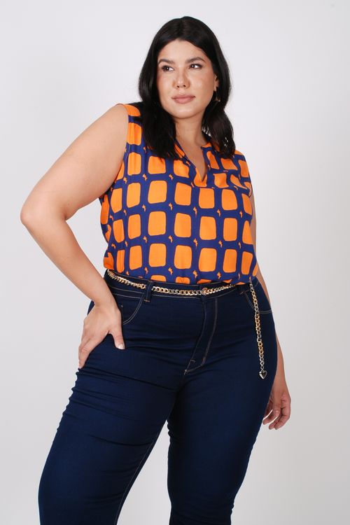 Regata estampada com detalhe no decote plus size laranja