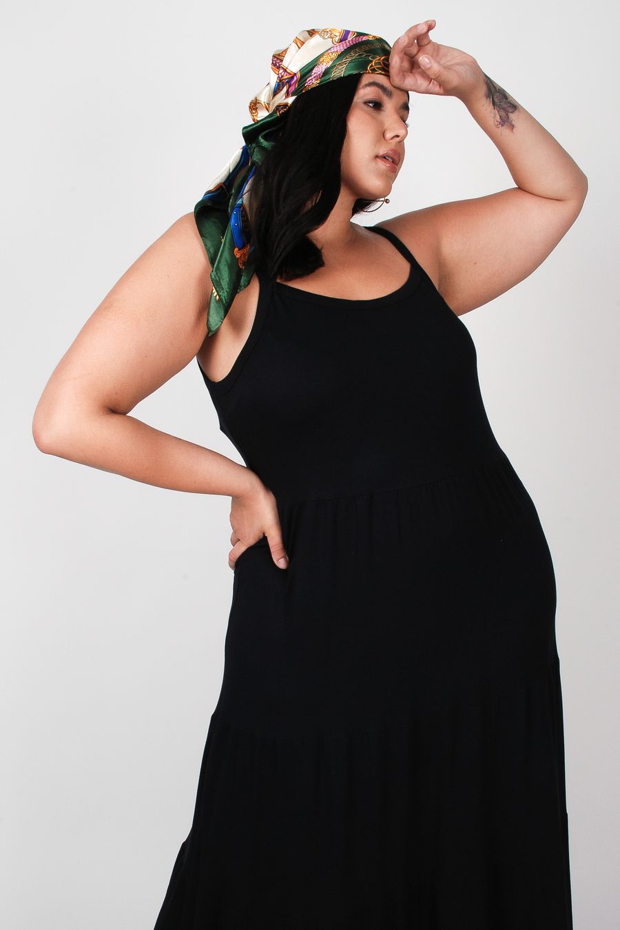 Vestido longo em malha plus size preto