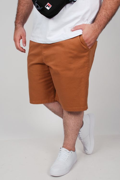 Bermuda em sarja elástico no cós plus size caramelo
