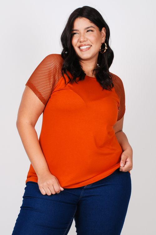 Blusa com manga curta em tela plus size caramelo