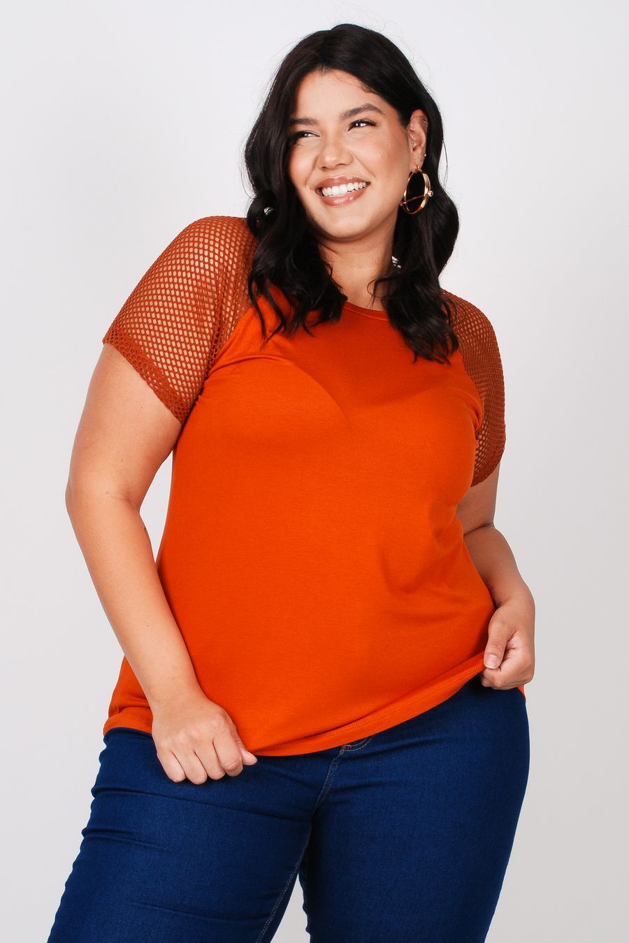 Blusa com manga curta em tela plus size caramelo