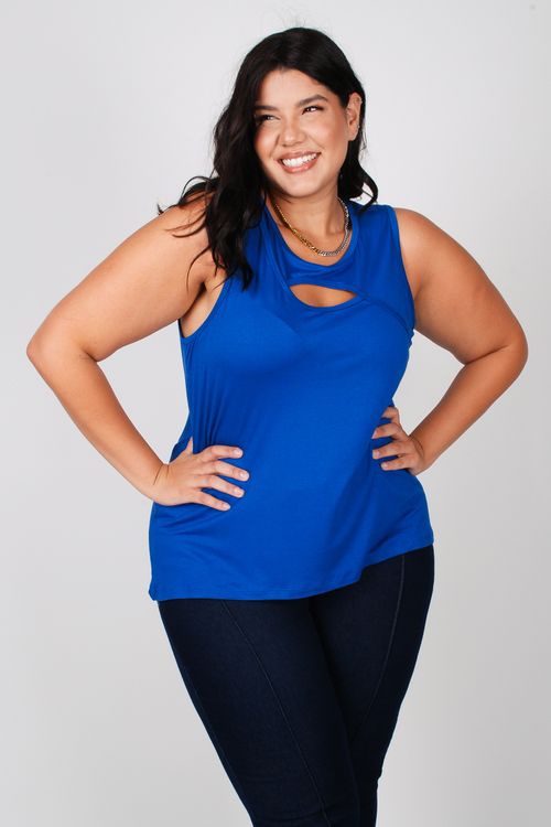 Regata em malha lisa com vazado plus size azul