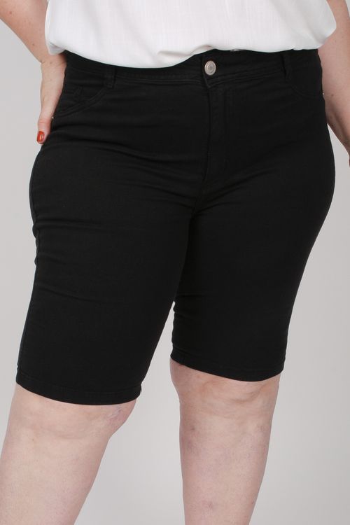Bermuda ciclista de sarja básica plus size  preto