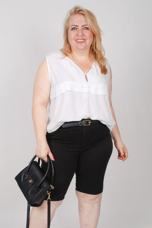 Bermuda ciclista de sarja básica plus size  preto