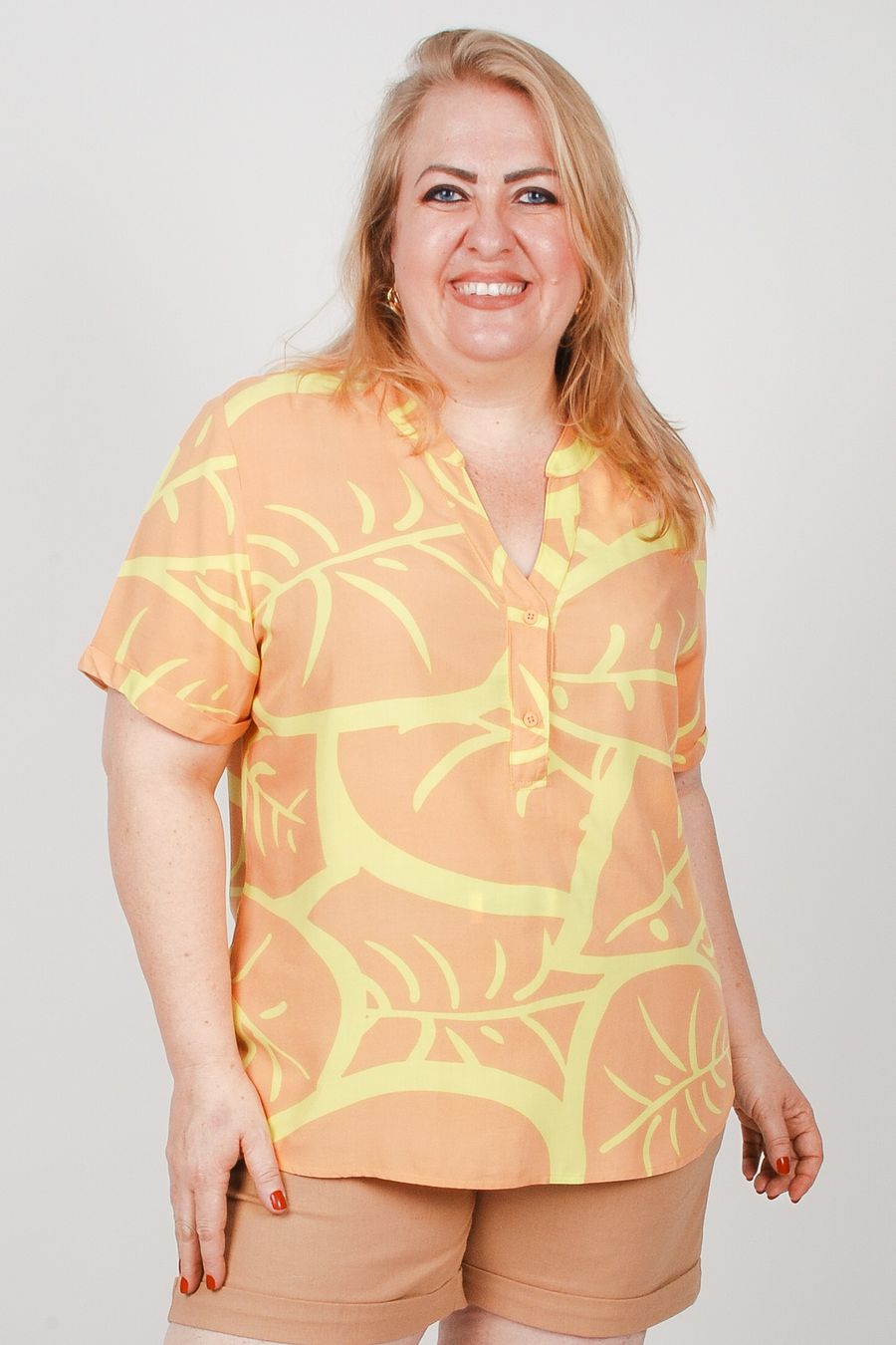 Blusa em viscose estampada plus size laranja