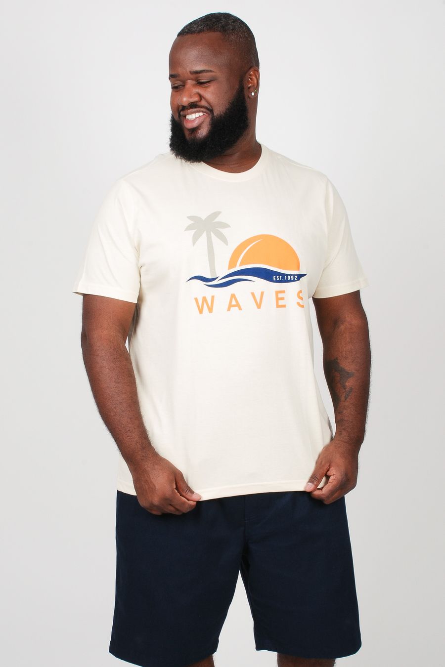 Camiseta em malha com estampa 'wave' plus size bege