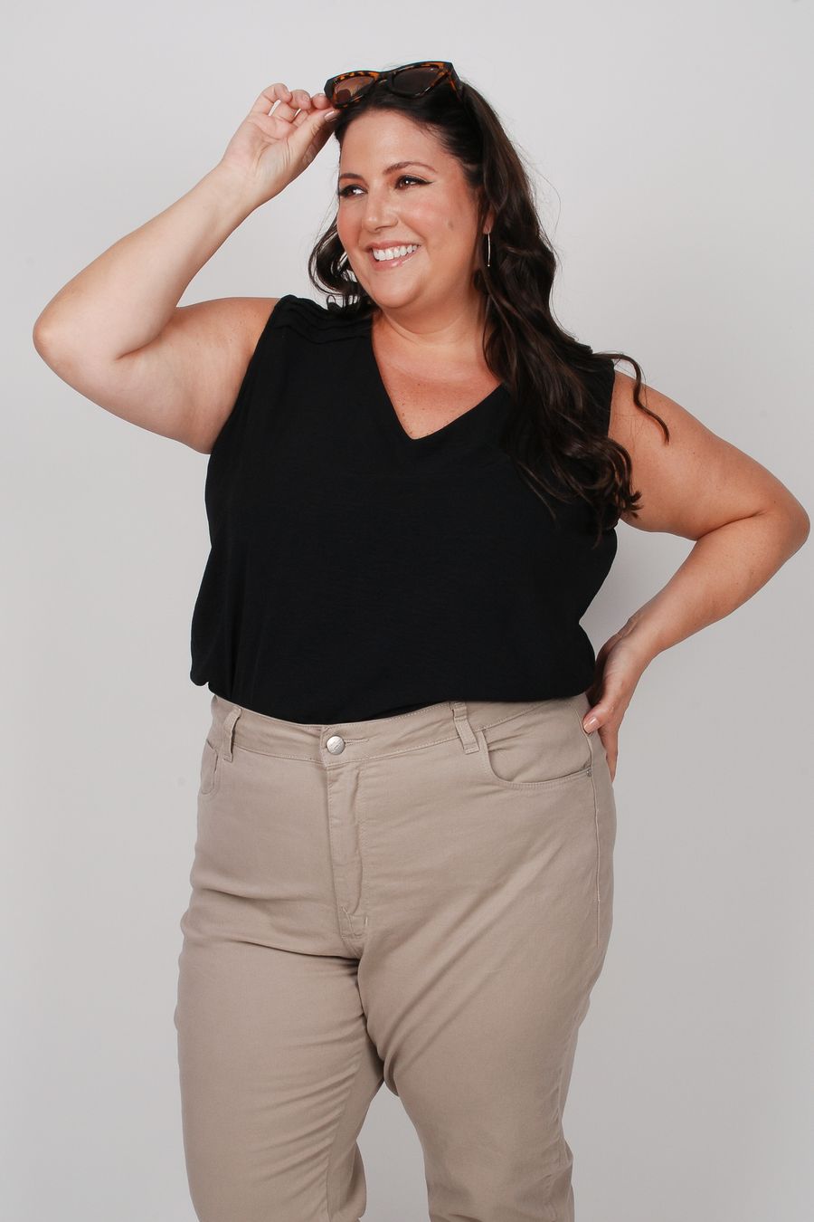 Regata com detalhe na alça plus size preto