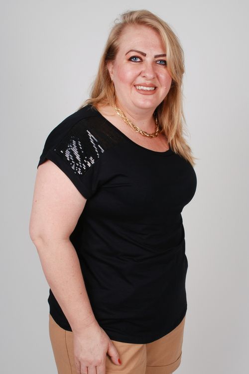 Blusa com detalhe em paetê plus size preto