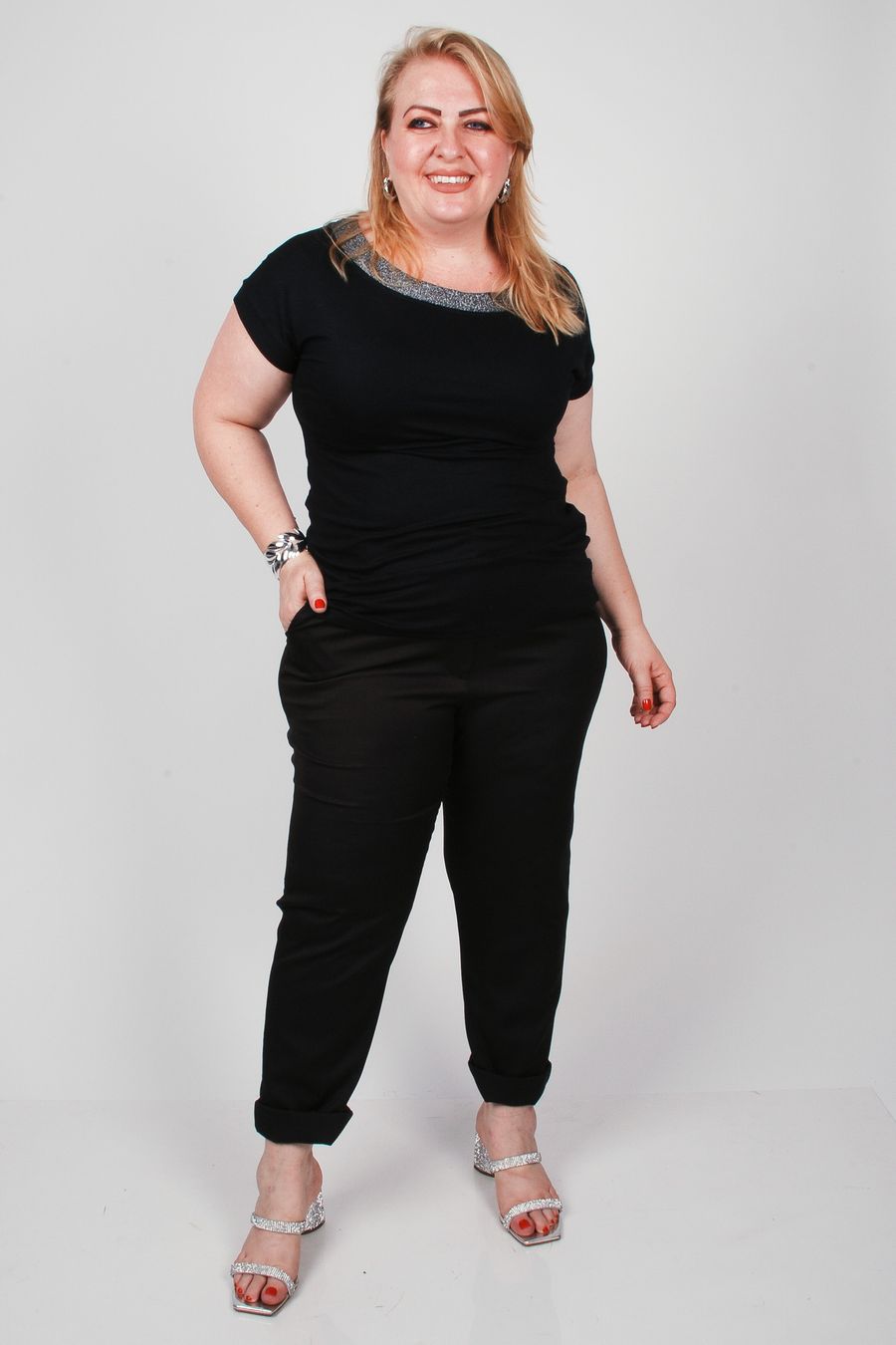 Blusa com detalhe em lurex no decote plus size preto