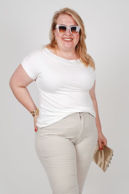 Blusa com detalhe em lurex no decote plus size off white
